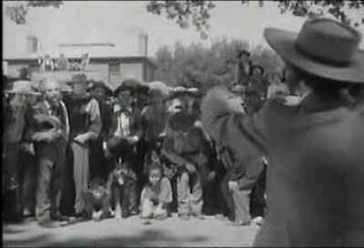 A little more room, gentlemen. - The Adventures of Mark Twain