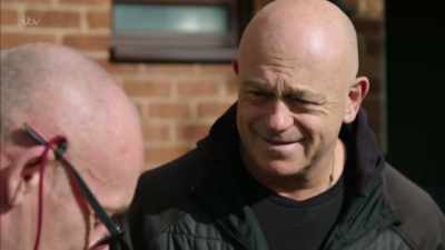 A lizard heaven, who knows?
HE CHUCKLES - Britain's Tiger Kings - On the Trail with Ross Kemp