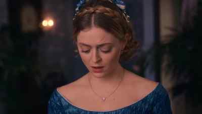 - A locket.
- Yep, 'cause I'm ready to lock it down. - Dickinson