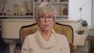 A Lydia é a minha mãe.
Aquele é o sotaque da minha mãe. - Rita Moreno: Just a Girl Who Decided to Go for It