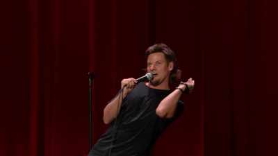 A měla ji děsně natuženou. - Theo Von: Regular People