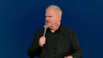 A Maria pergunta: "O que fazes?"
E ele responde: - Jim Gaffigan: Dark Pale