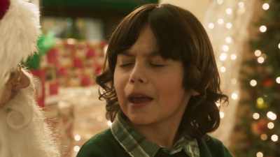 A mom or
a fire truck. [chuckles] - Santa Fake