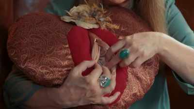 A nice stroke to find the G-spot
with the middle finger, - Sex: Unzipped