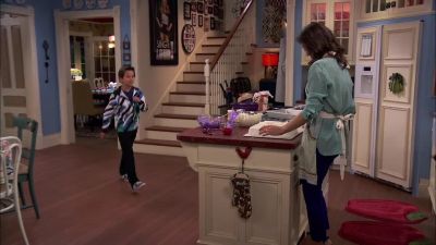 A ONE-LAYER CAKE? - Liv and Maddie