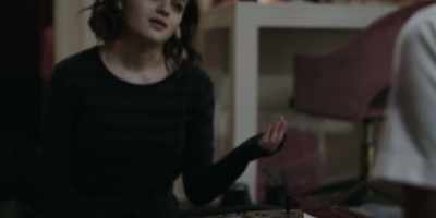 A Ouija board?
Please, Tess.
This is a planchette. - The In Between