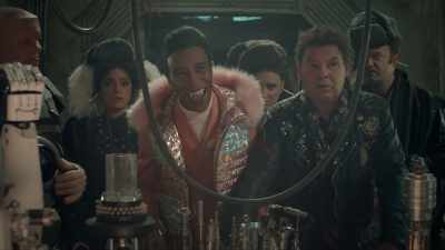 A "pamper me" bath and candle set
often hits the mark, too. - Red Dwarf: The Promised Land