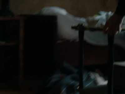 - A parcel from your mother.
- Morning, Mrs. Hohlfeld. - Fabian: Going to the Dogs