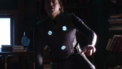 A Phantom disrupted the portal.
We need to get it back online. - Supergirl