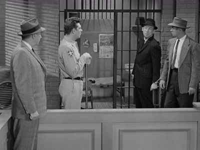 A PLAINCLOTHESMAN,
I PRESUME. - The Andy Griffith Show