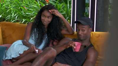 >> A PLAYER. - Love Island