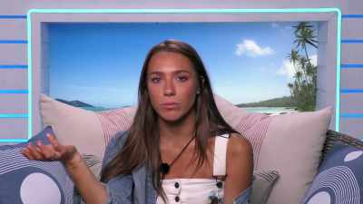 >> A PRETTY FACE IS A PRETTY
FACE, THAT'S ALL IT IS. - Love Island