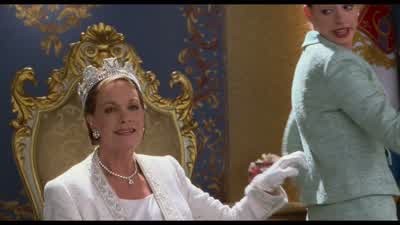 An8 A princess never chases a chicken - The Princess Diaries 2: Royal Engagement