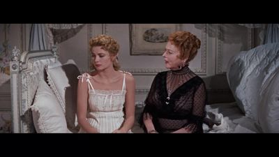 A queen can't afford to be shy - The Swan