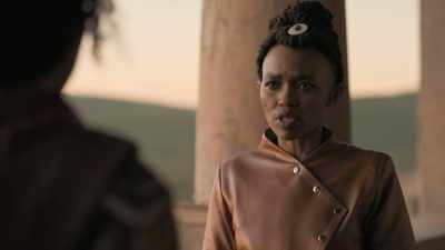 A queen is responsible
for more than herself. - Vagrant Queen