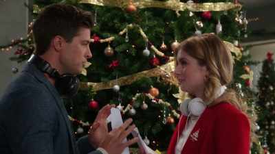 A reconciliation scene
between dana and juliette. - Ladies of the '80s: A Divas Christmas