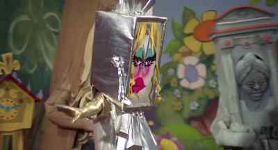 ♪ A rich, rich watch with time to spare ♪ - Pufnstuf