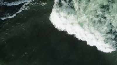 A river wave only forms
under very specific conditions. - Epic Yellowstone