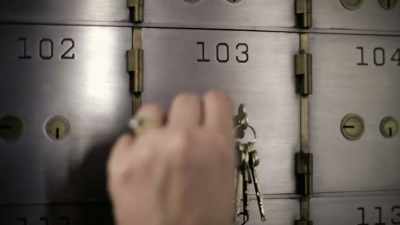 A safe deposit box has
a design - History's Greatest Heists with Pierce Brosnan