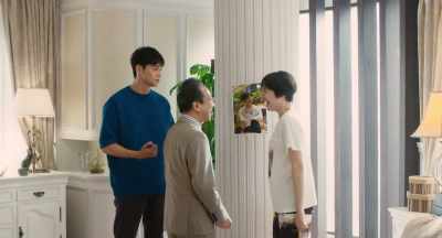- A seafood special!
- Yaaas! - The Confidence Man JP - The Movie -