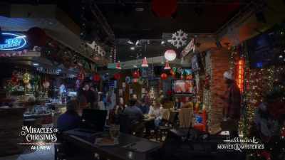 A seguir, temos o Noah Wong - Christmas for Keeps