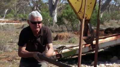 A single vertical mineshaft
has little ventilation. - Outback Opal Hunters