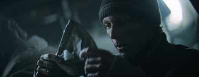 -A sleeping bag.
-We can survive a night outside with it. - Society of the Snow