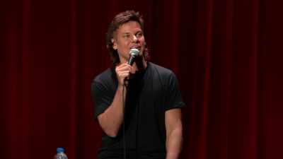 A snažíte se do sebe ten sendvič nacpat... - Theo Von: Regular People