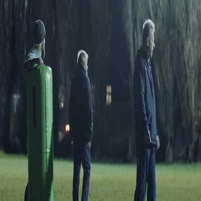 - A squad, over
with me, far pitch, please. - In from the Side