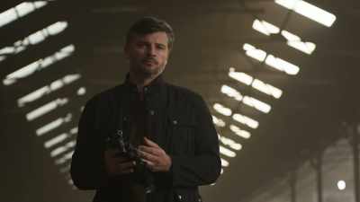 A stick-up gone wrong? Or do I
shoot myself for disgracing Europol? - Professionals