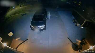 A stranger has walked
onto his driveway - Neighborhood Wars