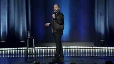 A suferit un accident
şi s-a trezit vorbind engleza - Tom Segura: Disgraceful