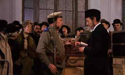 A thief?
But he was blind! - Horror Express