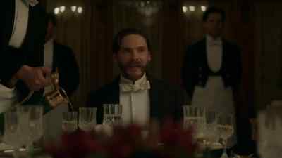 A toast. - The Alienist