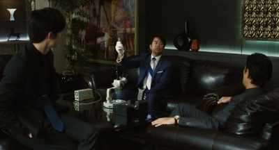 A true purple diamond turns - The Confidence Man JP - The Movie -
