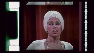 A única coisa de que eu sou coadjuvante
é do meu colar." - Rita Moreno: Just a Girl Who Decided to Go for It