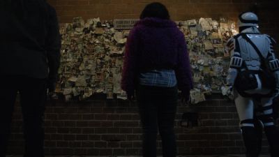  A wall of the lost. - The Walking Dead