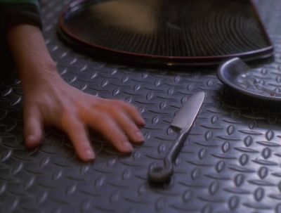 A weapon. Over there. - Star Trek: Deep Space Nine