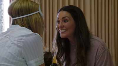 A well-behaved bride
who is willing to get up - Aloha Heart