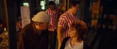 - A winning candle.
- May I join you, signora? - Little Italy