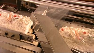 A WRAPPING MACHINE
COVERS THE LOGS - How It's Made