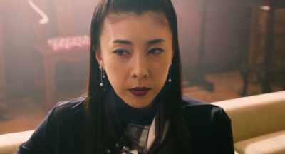 A yellow insect. - The Confidence Man JP - The Movie -