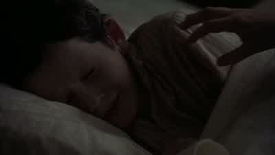 Aah! NICHOLAS: Mummy! - The Others