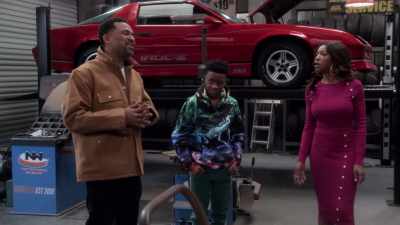 Aaliyah will show you around,
introduce you to her friends. - The Upshaws