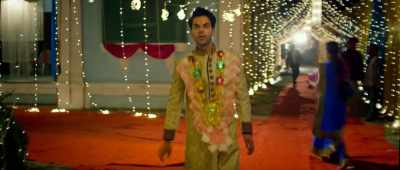 Aar... did you see Aarti?
- Huh? No. - Shaadi Mein Zaroor Aana