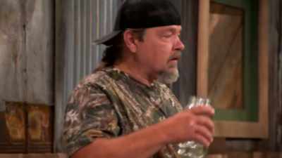 -[aaron] here we go.
-Yeah, you smell
the heads in that. - Moonshiners: Master Distiller