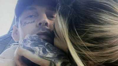 - Aaron and Melanie's relationship
was not a healthy dynamic. - Aaron Carter: The Little Prince of Pop