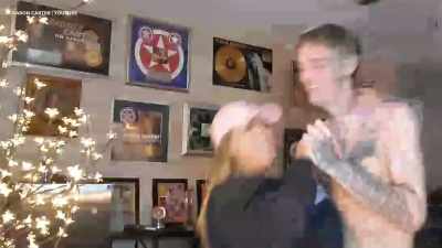 AARON: Say hello.
- Hey, guys. [chuckles] - Aaron Carter: The Little Prince of Pop