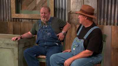 Aaron, watermelon. Bam.
Hits you right in the mouth. - Moonshiners: Master Distiller