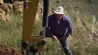 Aaron: WE'RE GONNA DIG ABOUT
THREE FEET DOWN - Dino Hunters